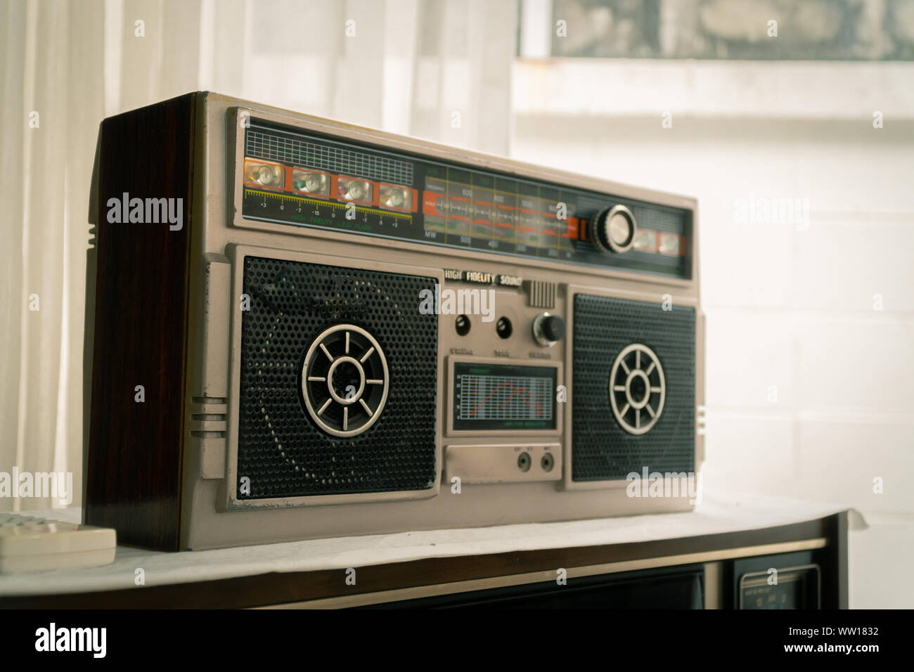 Classic radio hi-res stock photography and images - Alamy