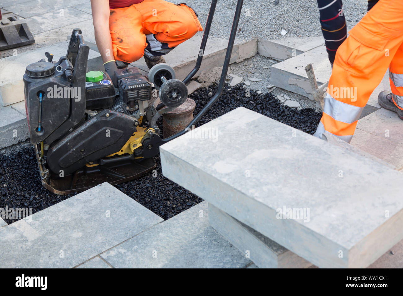 worker laying concrete blocks Stock Photo Alamy