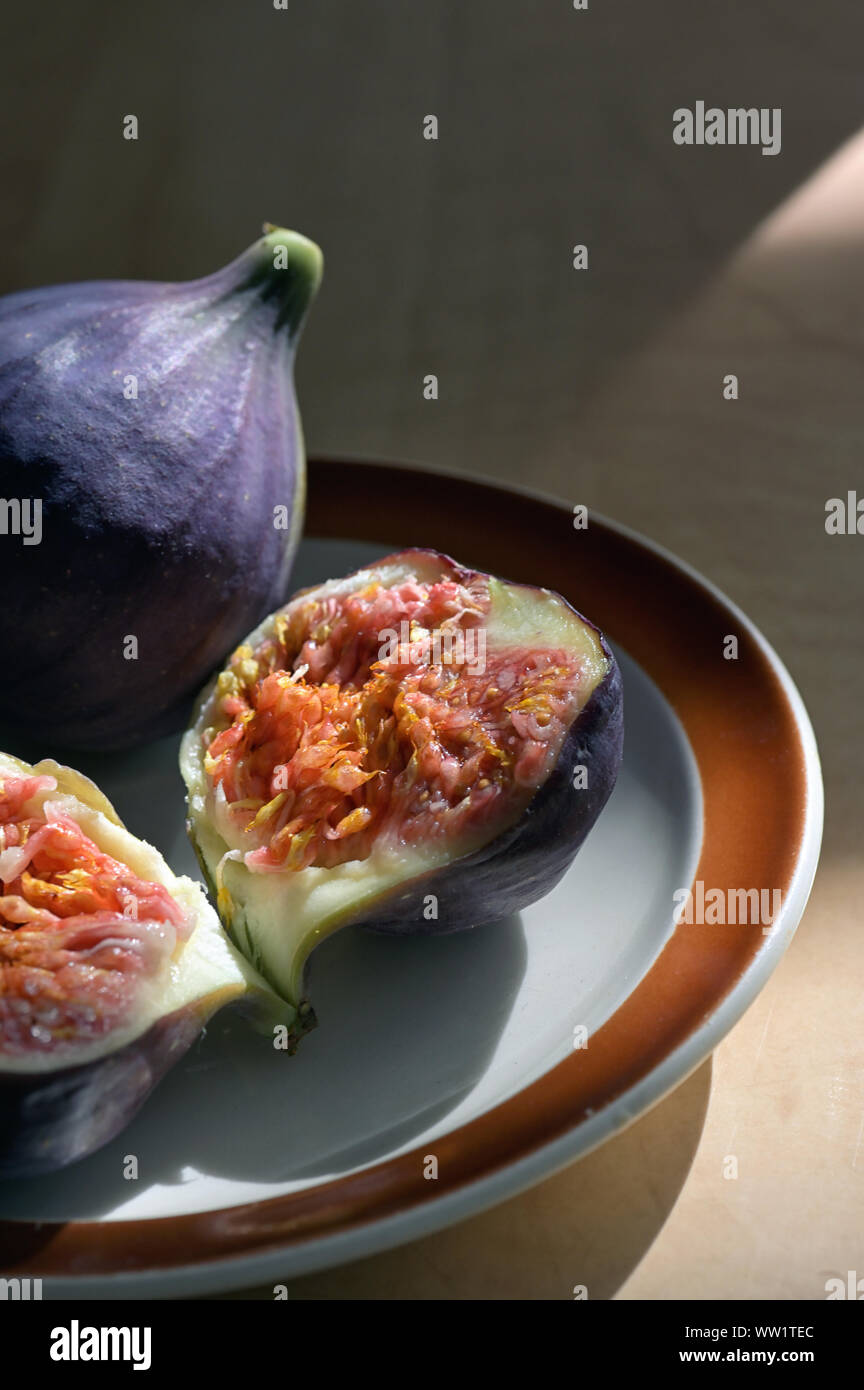 Details of Ripe figs on plate Stock Photo