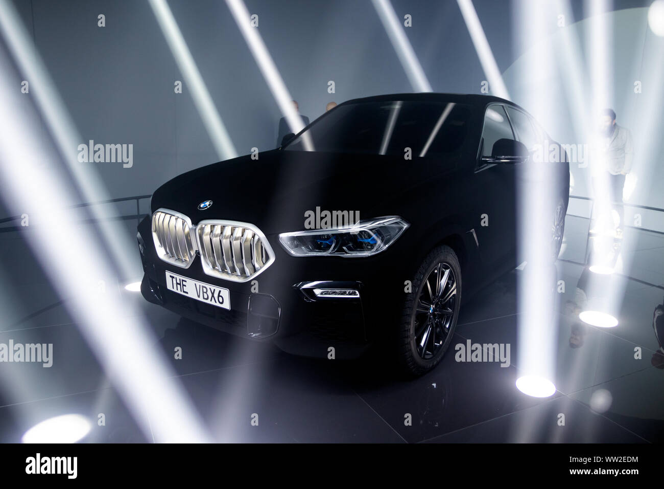 New BMW X6 as a spectacular show car: world's first vehicle in Vantablack®.