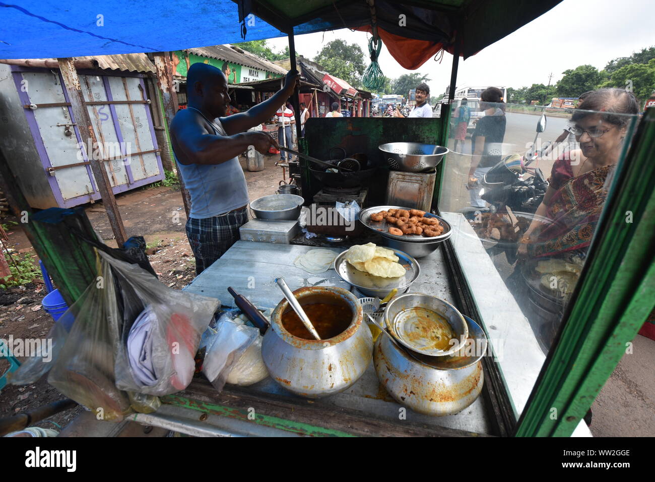 Roadside eatery india hi-res stock photography and images - Alamy