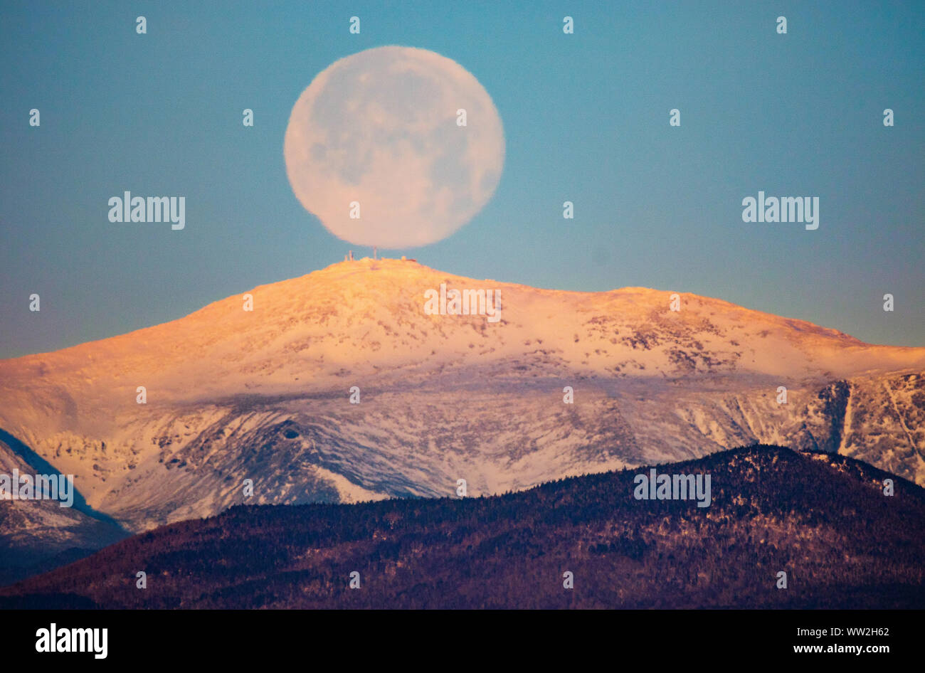 The full “Cold” moon sets in December, over New England’s tallest peak ...
