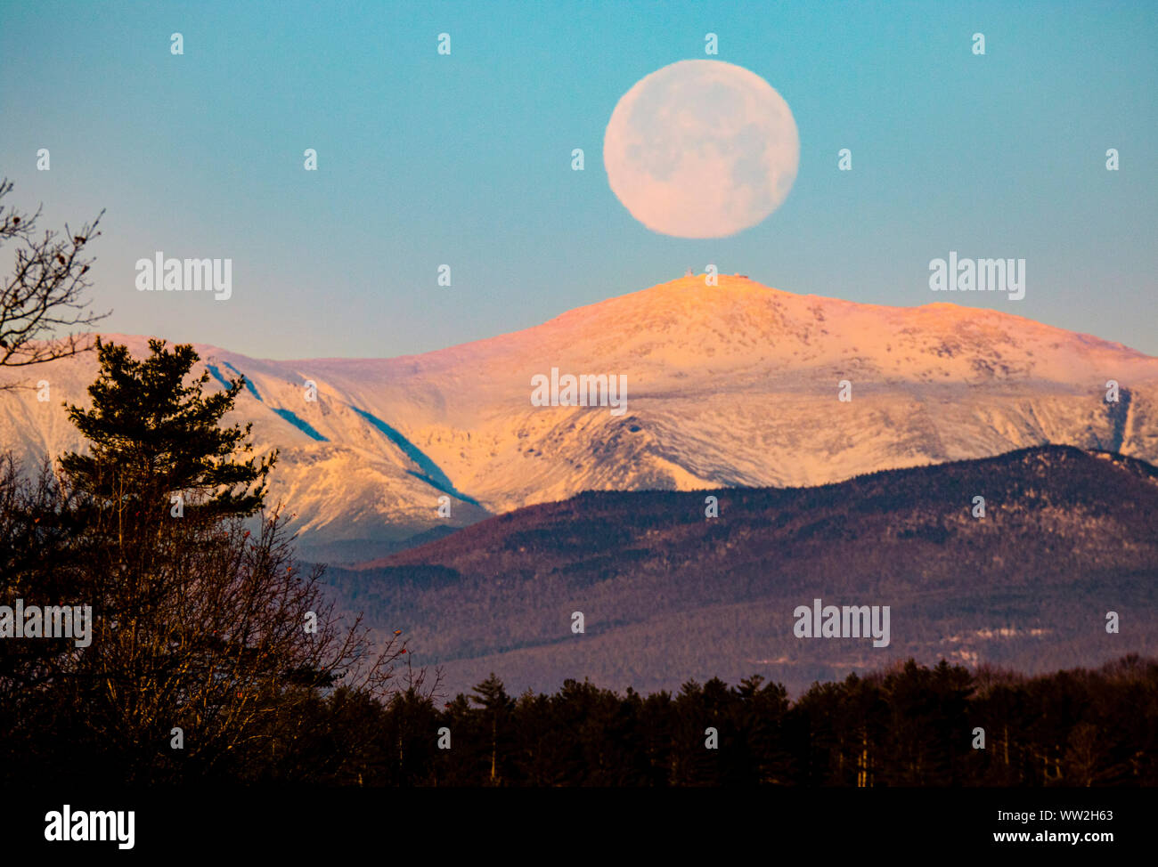 The full “Cold” moon sets in December, over New England’s tallest peak ...