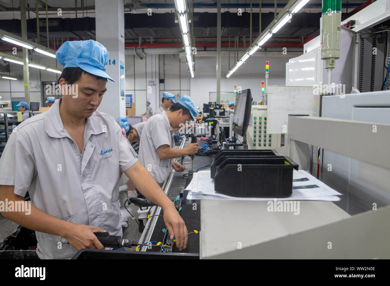 Ev battery manufacturing china hires stock photography and images Alamy