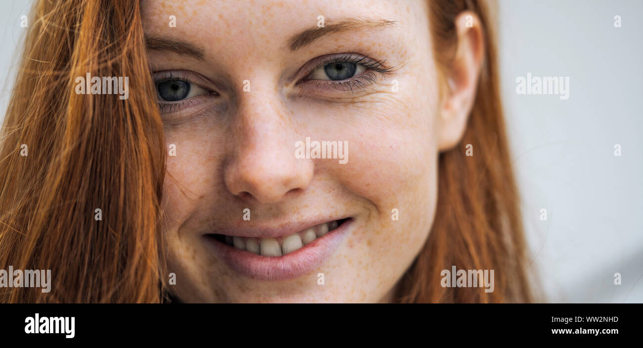 Woman portrait grey hi-res stock photography and images - Alamy