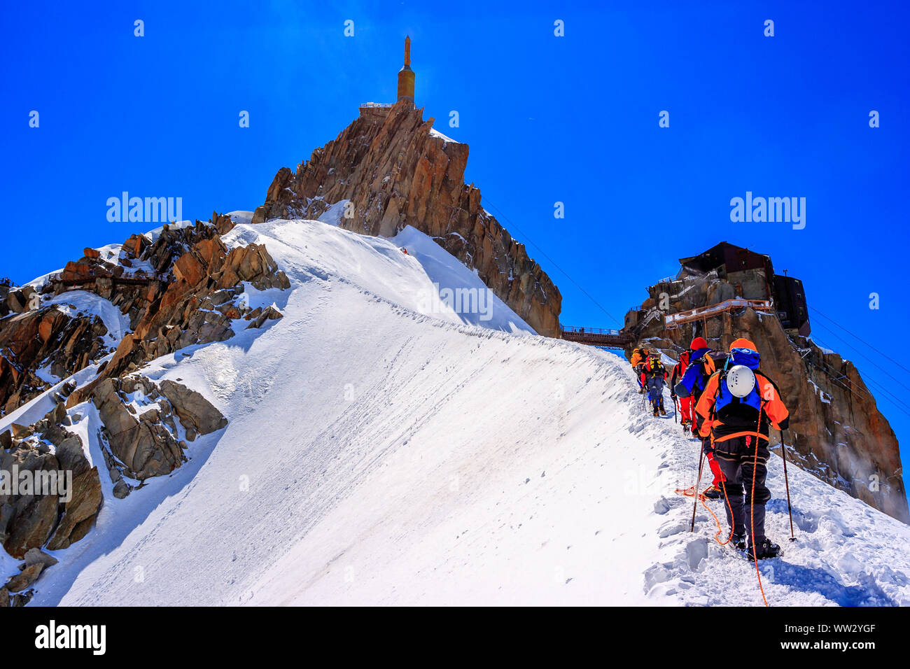Mountaineers climbing the Aiguille du Midi (Mont Blanc) Stock Photo