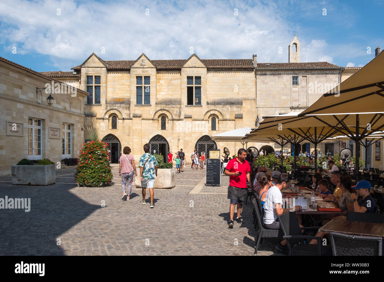 The square in the centre of the historic Unesco listed town of Saint-Emilion in Bordeaux, Gironde, France Stock Photo