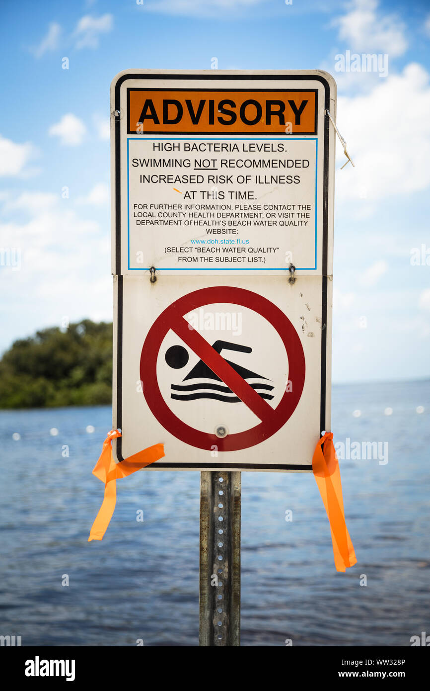 Swimmers / bathing High Bacteria Levels warning sign, Florida Stock Photo