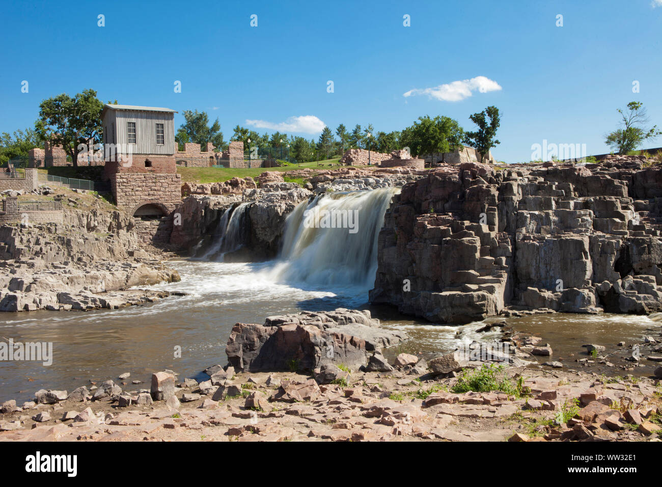sioux falls along the big sioux river in south dakota Stock Photo Alamy