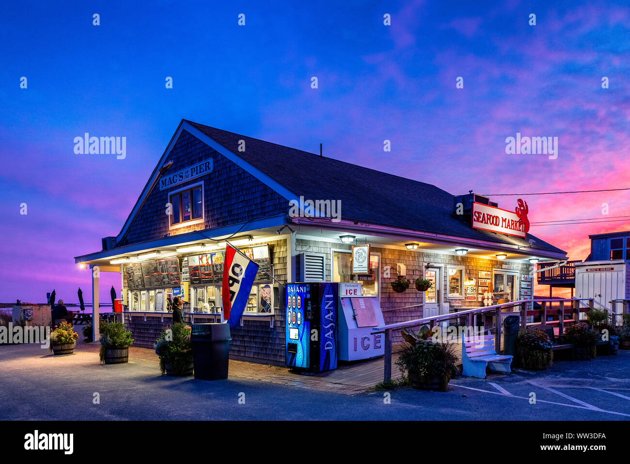 Mac's Pier and Seafood Market, Wellfleet, Cape Cod, Massachusetts, USA. Stock Photo