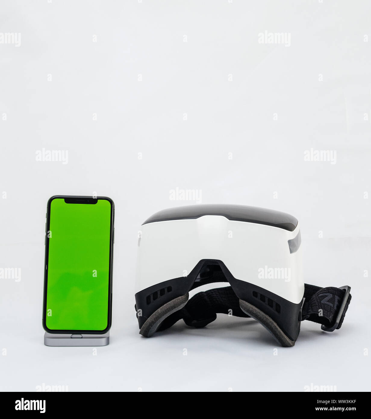 Paris France Sep 12 19 Overhead View Of Latest Iphone 11 Pro With Green Key Screen On Display Next To Vr Mask Manufactured By Zeiss Stock Photo Alamy