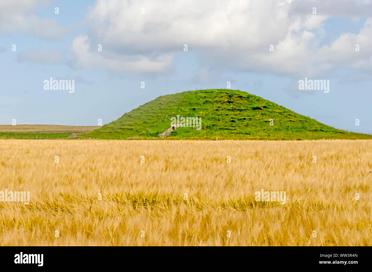 Maeshowe  chambered cairn and passage grave built 2800BC part of part of the Heart of Neolithic Orkney UNESCO  World Heritage Site,  Stenness, Orkney, Stock Photo