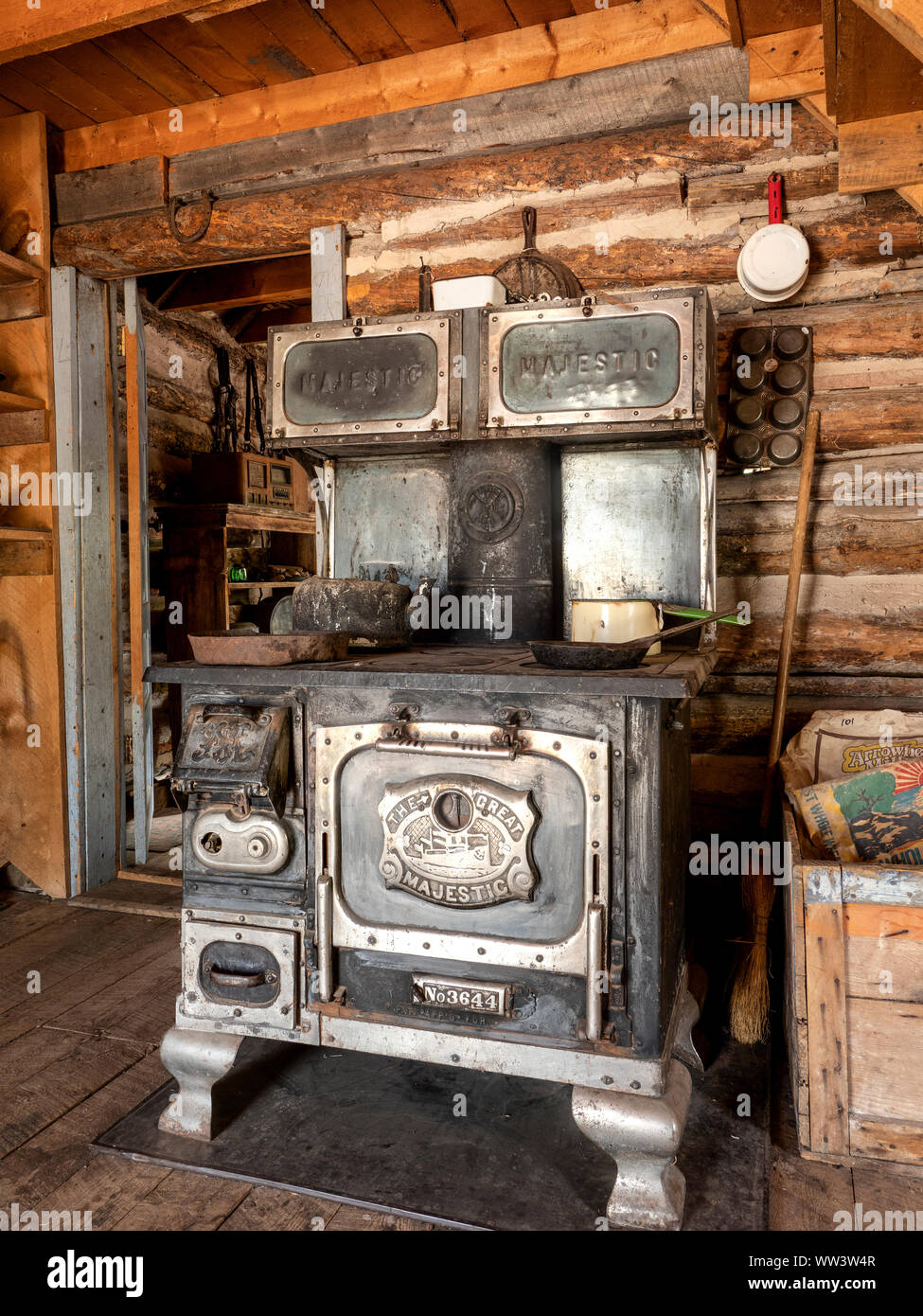 Vintage Rustic Cottage Copper Majestic Metal Teapot Kettle Wooden Handle  Gallon