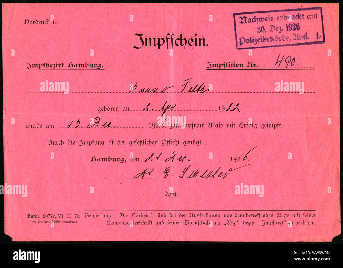 Deutschland, Impfschein aus dem Jahr 1926 , Vorderseite . / Germany, vaccination certificate, from 1926 , front side. Stock Photo