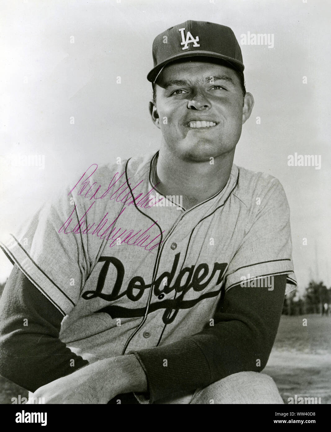 Vintage autographed black and white photo of Hall of Fame baseball