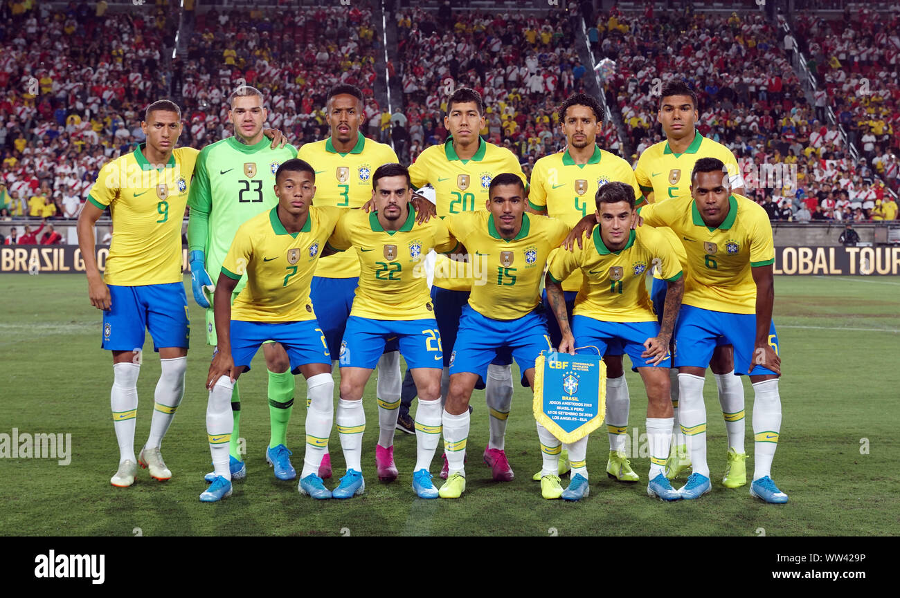 Los Angeles, CALIFORNIA, USA. 10th Sep, 2019. National team of Brasil pose for a group picture moments before the International Friendly football match between Brazil and Peru at the Los Angeles Memorial Coliseum, in Los Angeles, California on September 10, 2019 Peru won the game 1-0.ALEJANDRO R-JIMENEZ. Credit: Alejandro R-Jimenez/Prensa Internacional/ZUMA Wire/Alamy Live News Stock Photo
