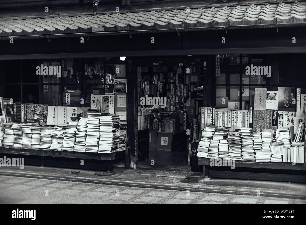 Manga bookstore hi-res stock photography and images - Alamy