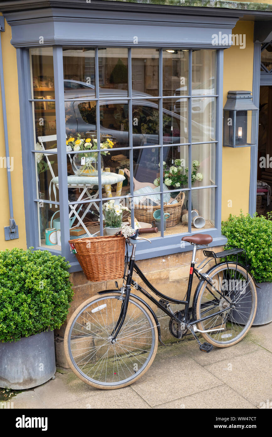 Covent garden of the cotswolds hires stock photography and images Alamy