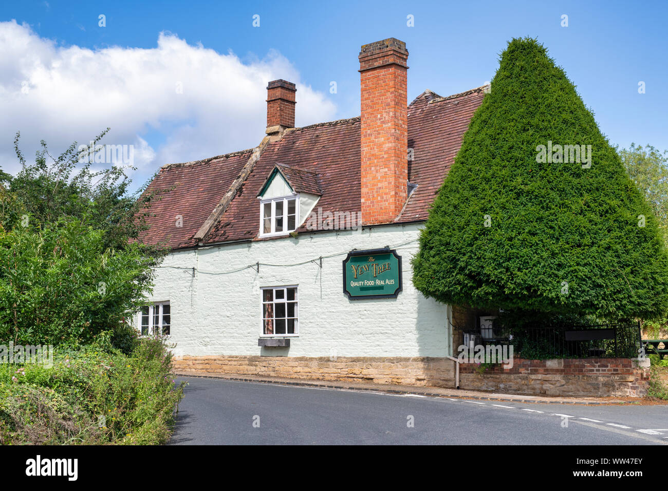The yew tree Inn. Conderton, Cotswolds, Gloucestershire, UK Stock Photo