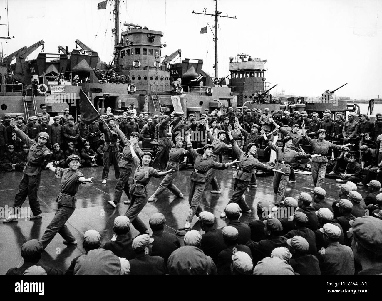 workers and red guards participating in the theatrical performance of workers, peasants and soldiers, the festival of shanghai, the great proletarian cultural revolution, July 1967 Stock Photo