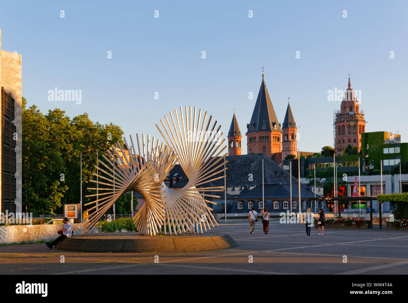 Sculpture vitality by Andreu Alfaro, behind the cathedral, Jockel Fuchs square, Mainz, Rhineland-Palatinate, Germany Stock Photo
