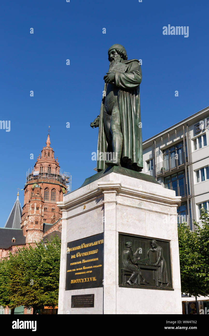 Gutenberg monument, bronze statue by Bertel Thorvaldsen, Mainz ...