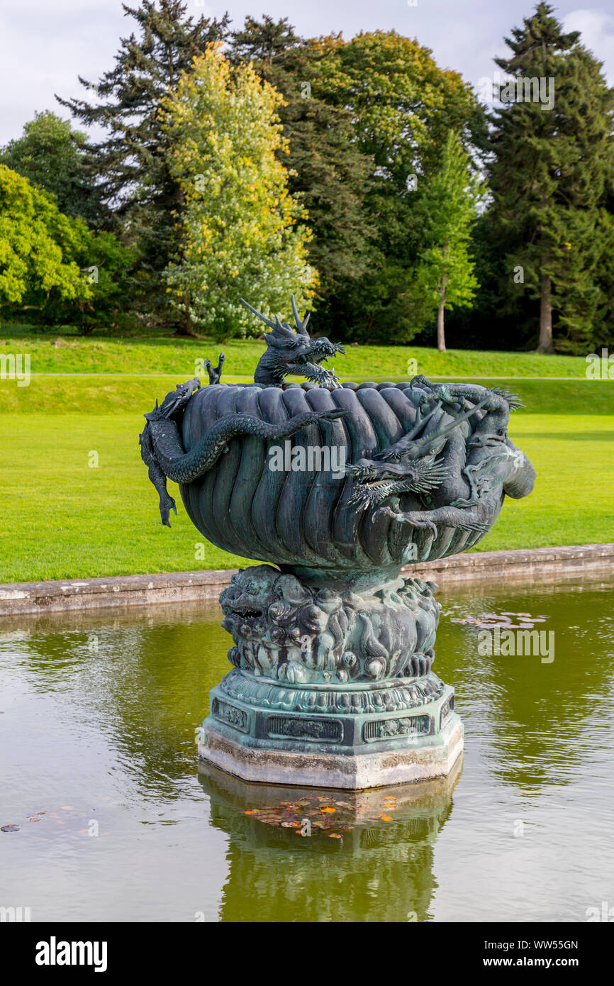 Chinese dragon fountain hi-res stock photography and images - Alamy
