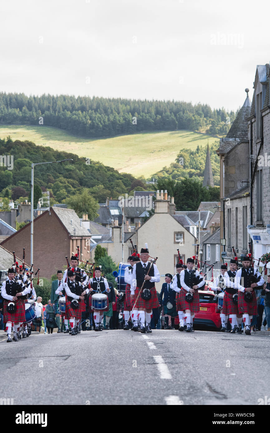 Chieftains Parade along Neidpath street in Peebles. Start of the Peebles highland games. Scottish borders, Scotland Stock Photo