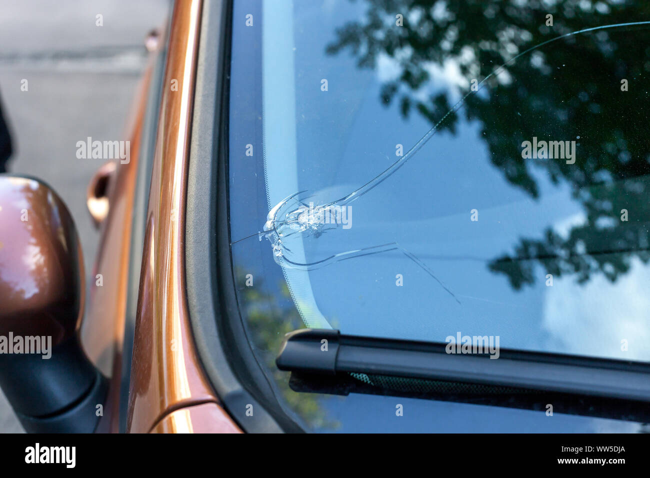 Car Glass Shattered High Resolution Stock Photography and Images Alamy