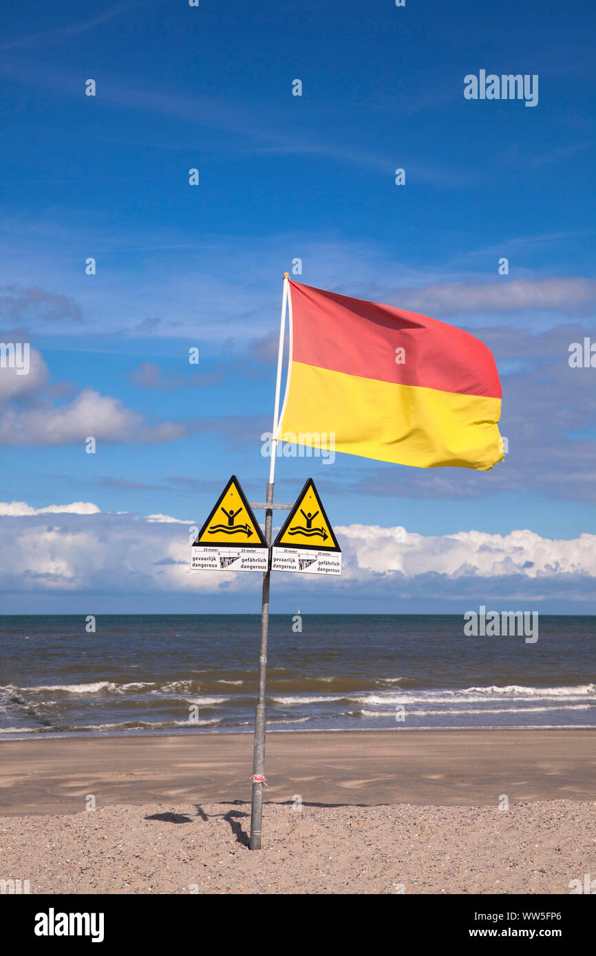 flag and signs warn swimmers of groynes in the water, the beach in Domburg on the peninsula Walcheren, Zeeland, Netherlands.  Flagge und Schilder warn Stock Photo