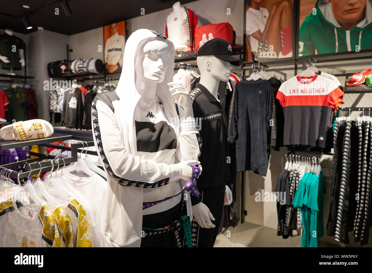 skelet Goodwill gasformig SINGAPORE - CIRCA APRIL, 2019: interior shot of Kappa store in Jewel Changi  Airport Stock Photo - Alamy