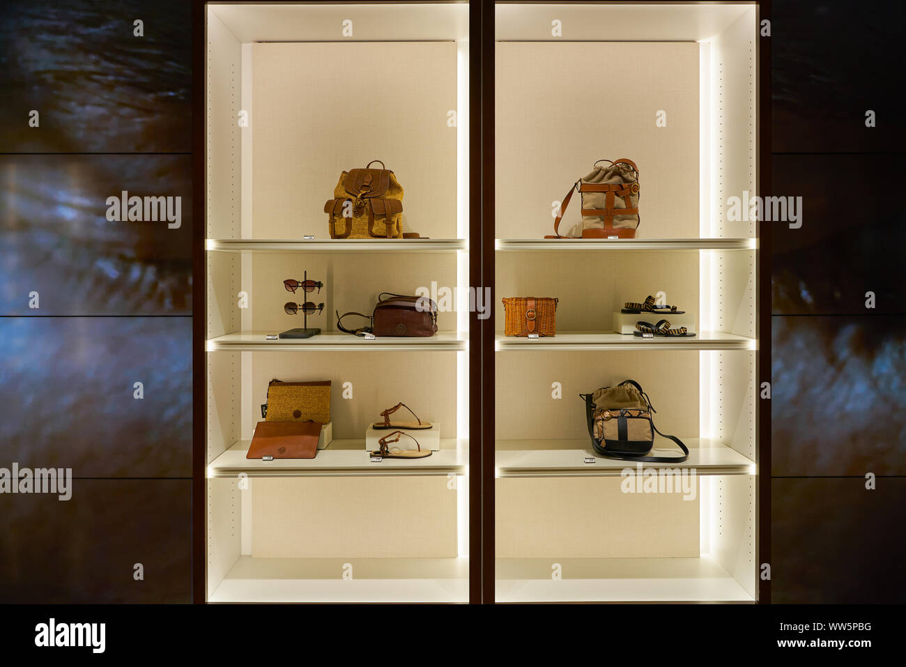Massimo dutti bag hi-res stock photography and images - Alamy