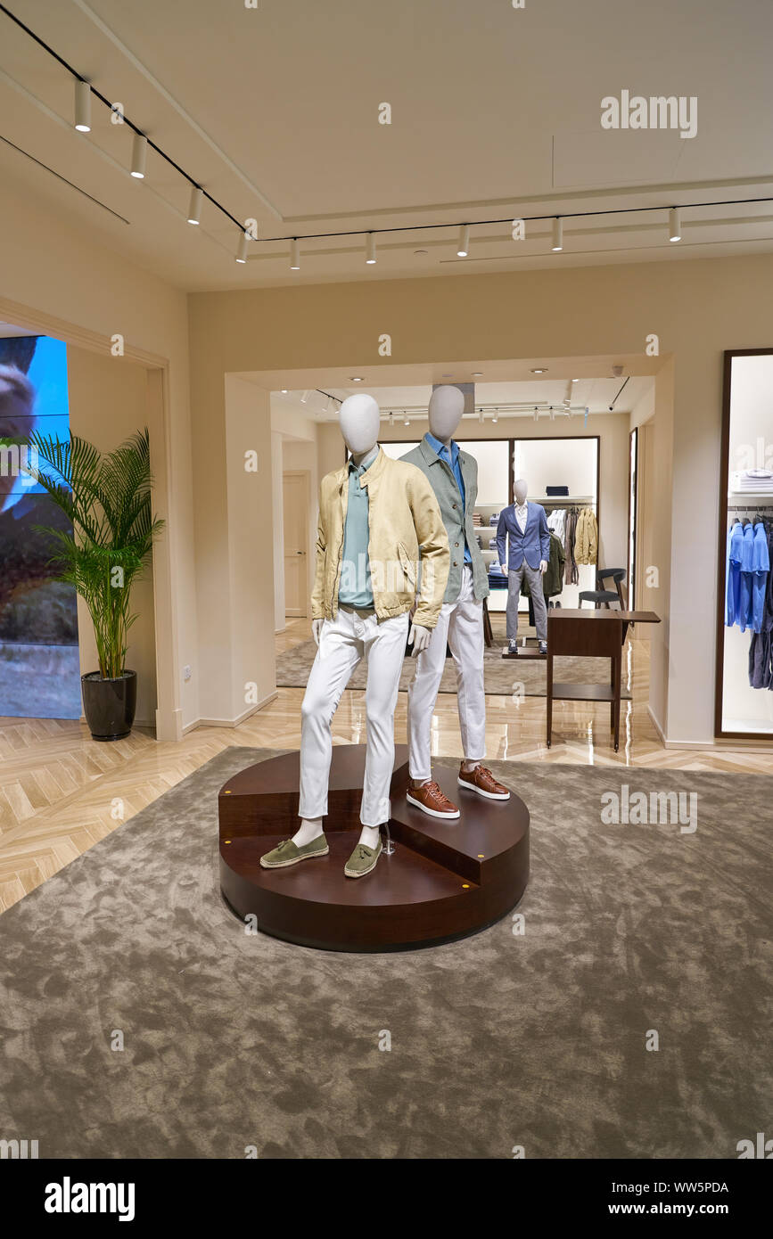 Massimo dutti boutique High Resolution Stock Photography and Images - Alamy