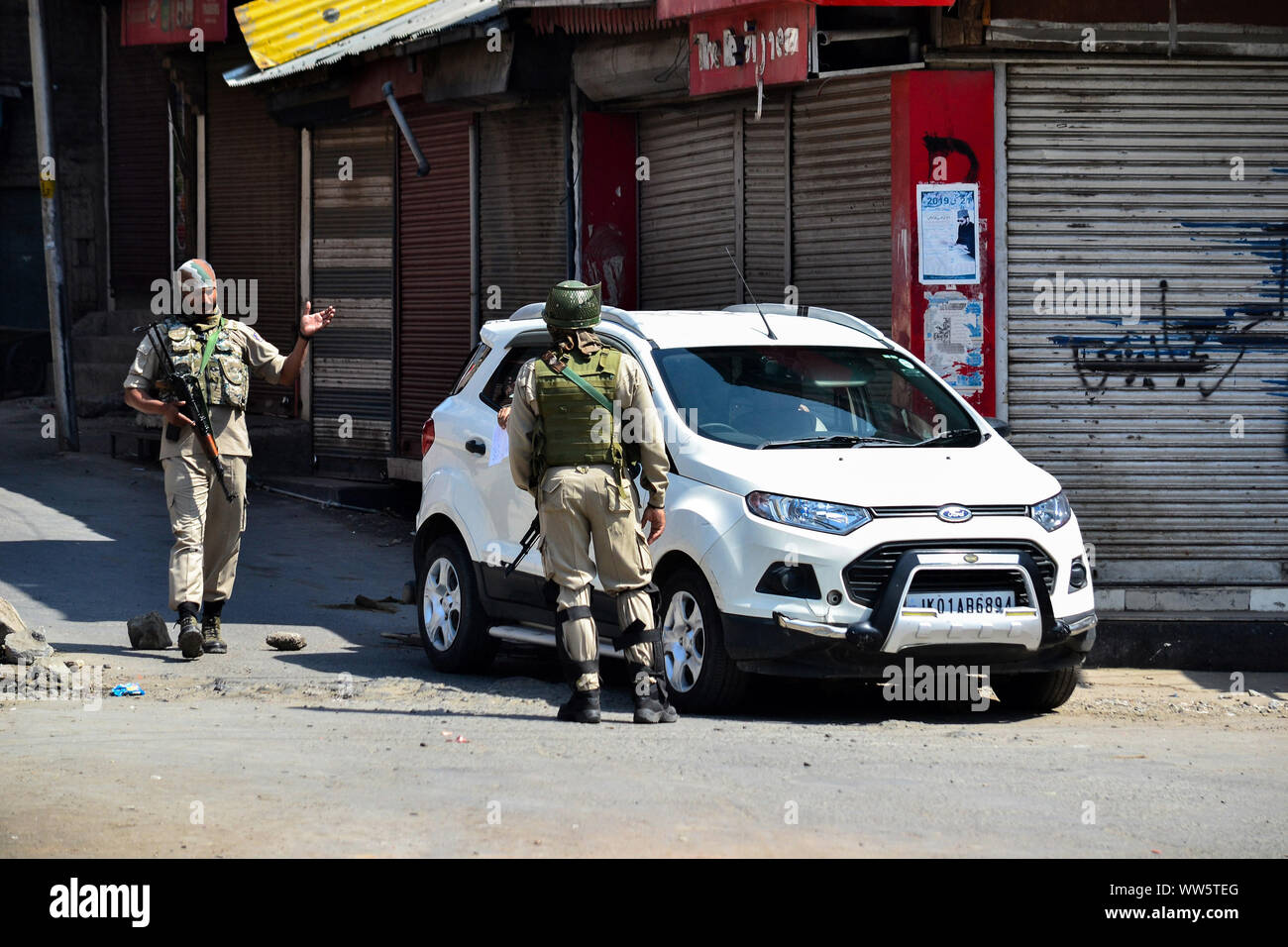 Kashmir, India. 13th Sep, 2019. Paramilitary troopers stop a vehicle during restrictions in Srinagar, Kashmir. Kashmir valley remained shut for the 40th consecutive day following the scrapping of Article 370 by the central government which grants special status to Jammu & Kashmir. Credit: SOPA Images Limited/Alamy Live News Stock Photo