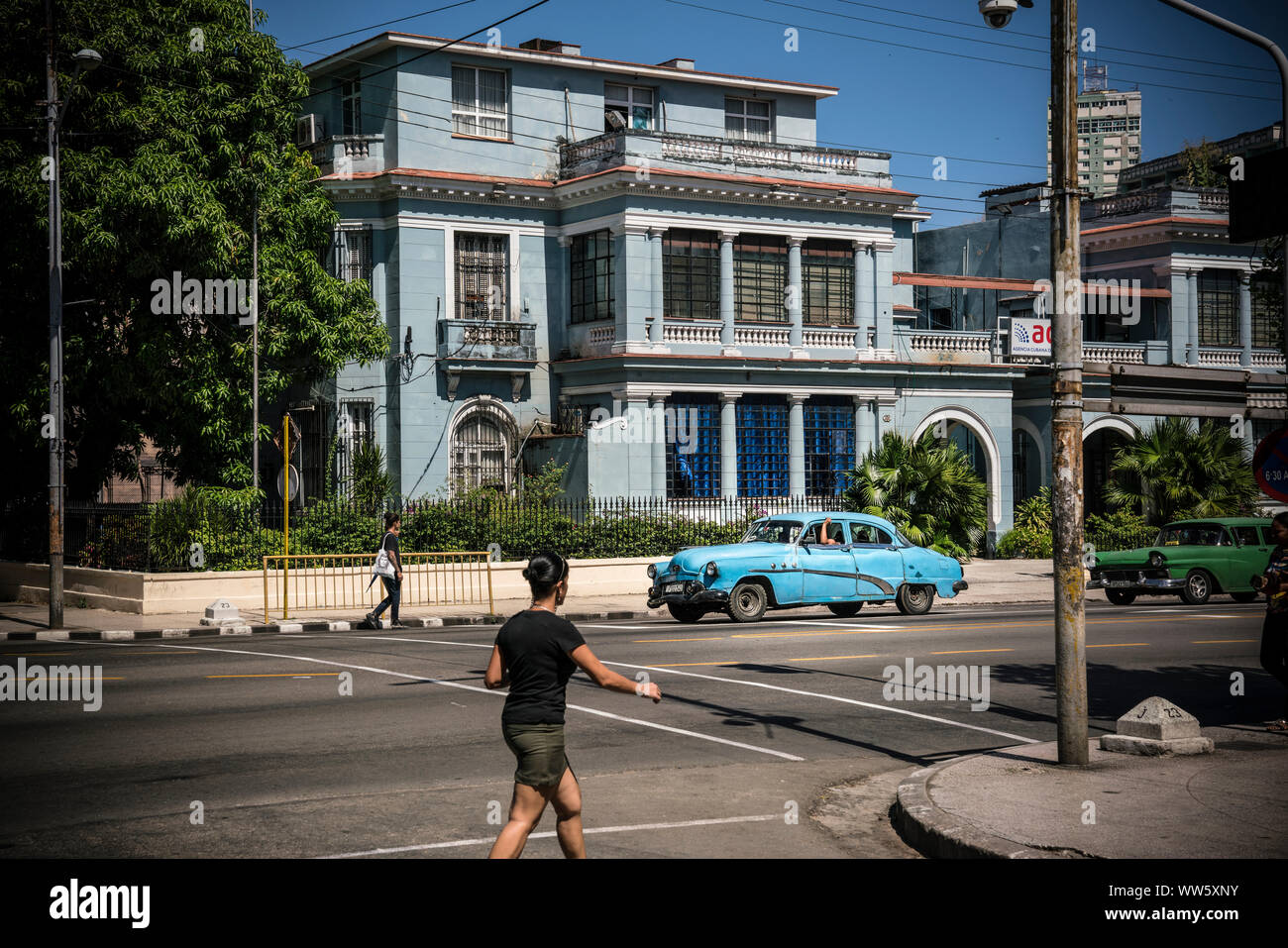 Crossroads with vintage car and pedestrian, Havana, Cuba Stock Photo