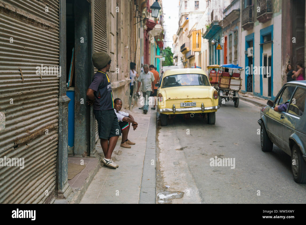 Street scene in the old town of Havana, Cuba Stock Photo