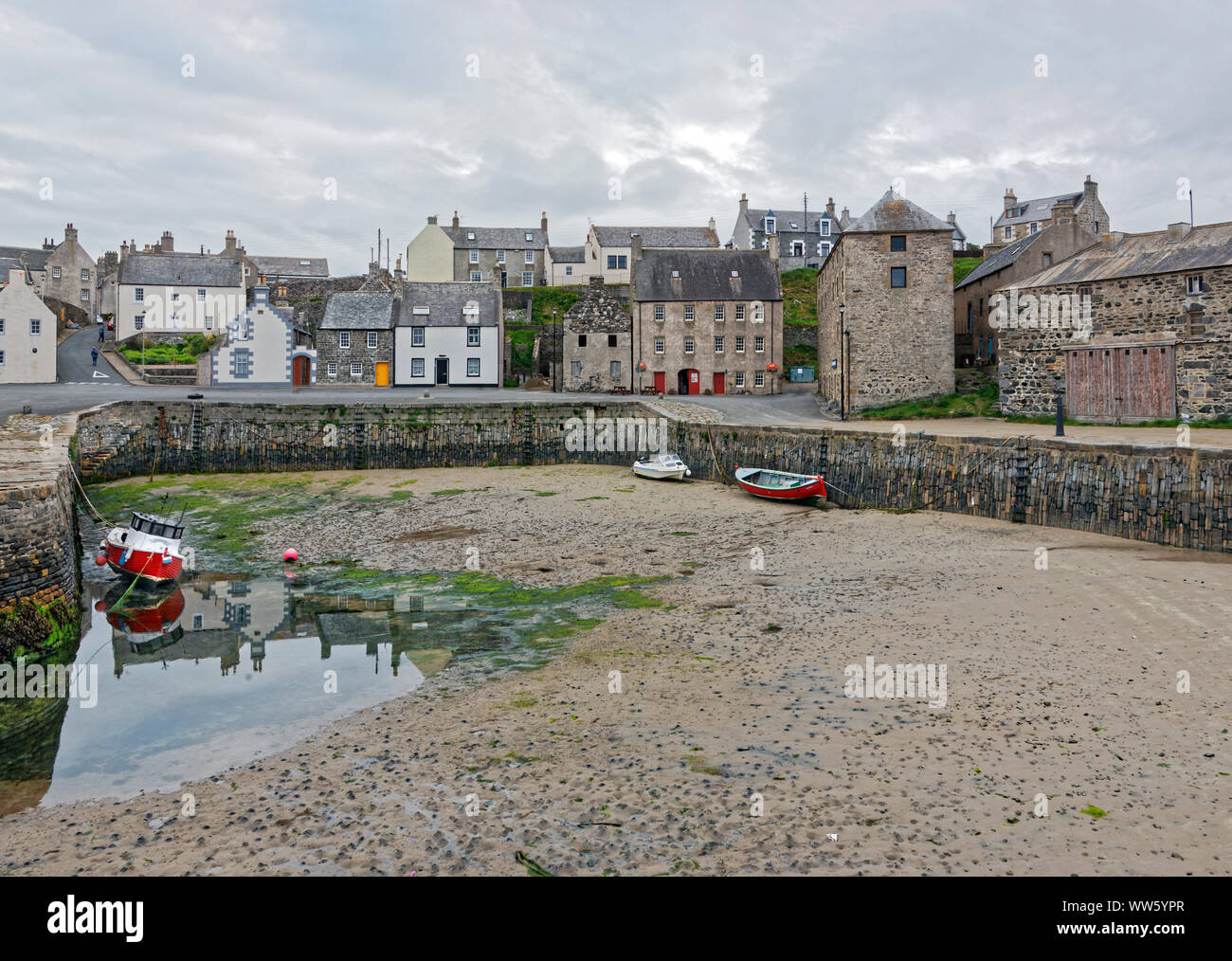 Great Britain, Scotland, Aberdeenshire, Banffshire, Portsoy, harbour, fall dry, boats, reflections Stock Photo