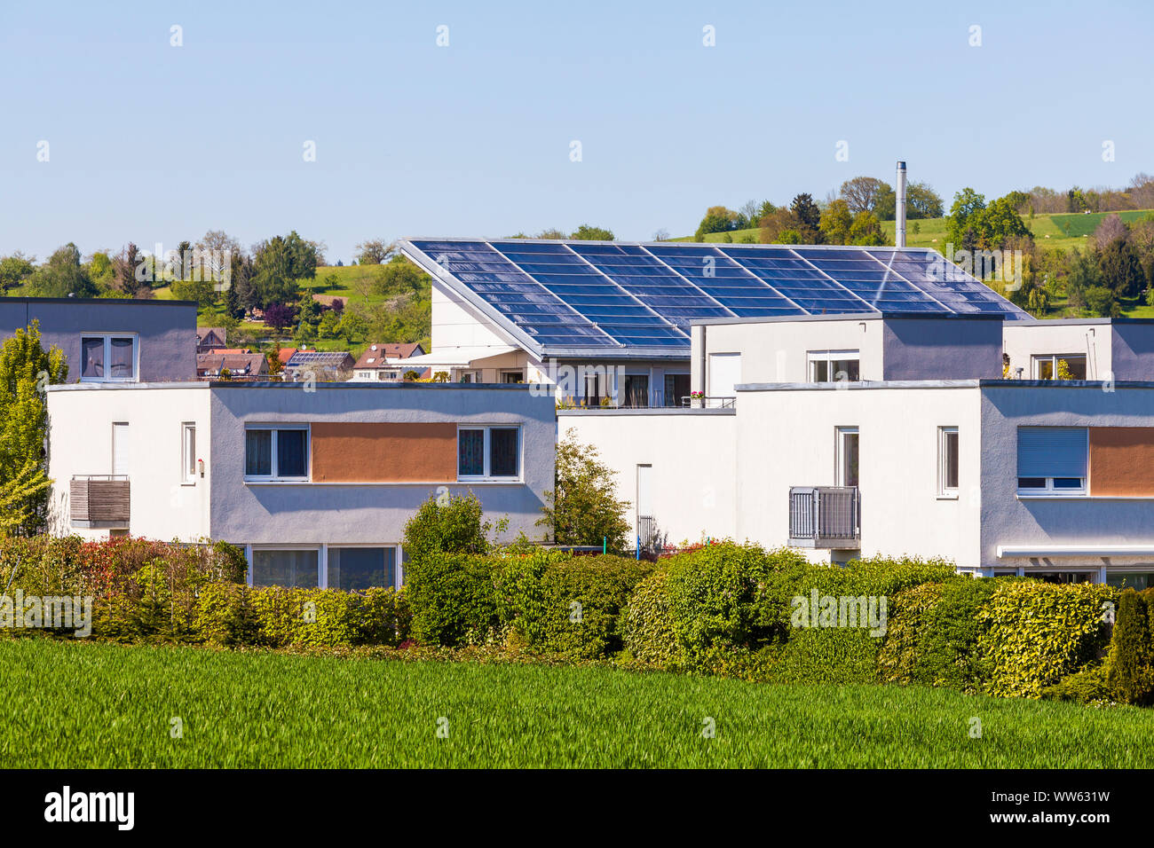 Germany, Baden-Wuerttemberg, Esslingen, residential area KastenÃ¤cker, single-family houses, row houses and semidetached houses, small solar local heat network, thermal collector installation with 185 square metres on house roof Stock Photo
