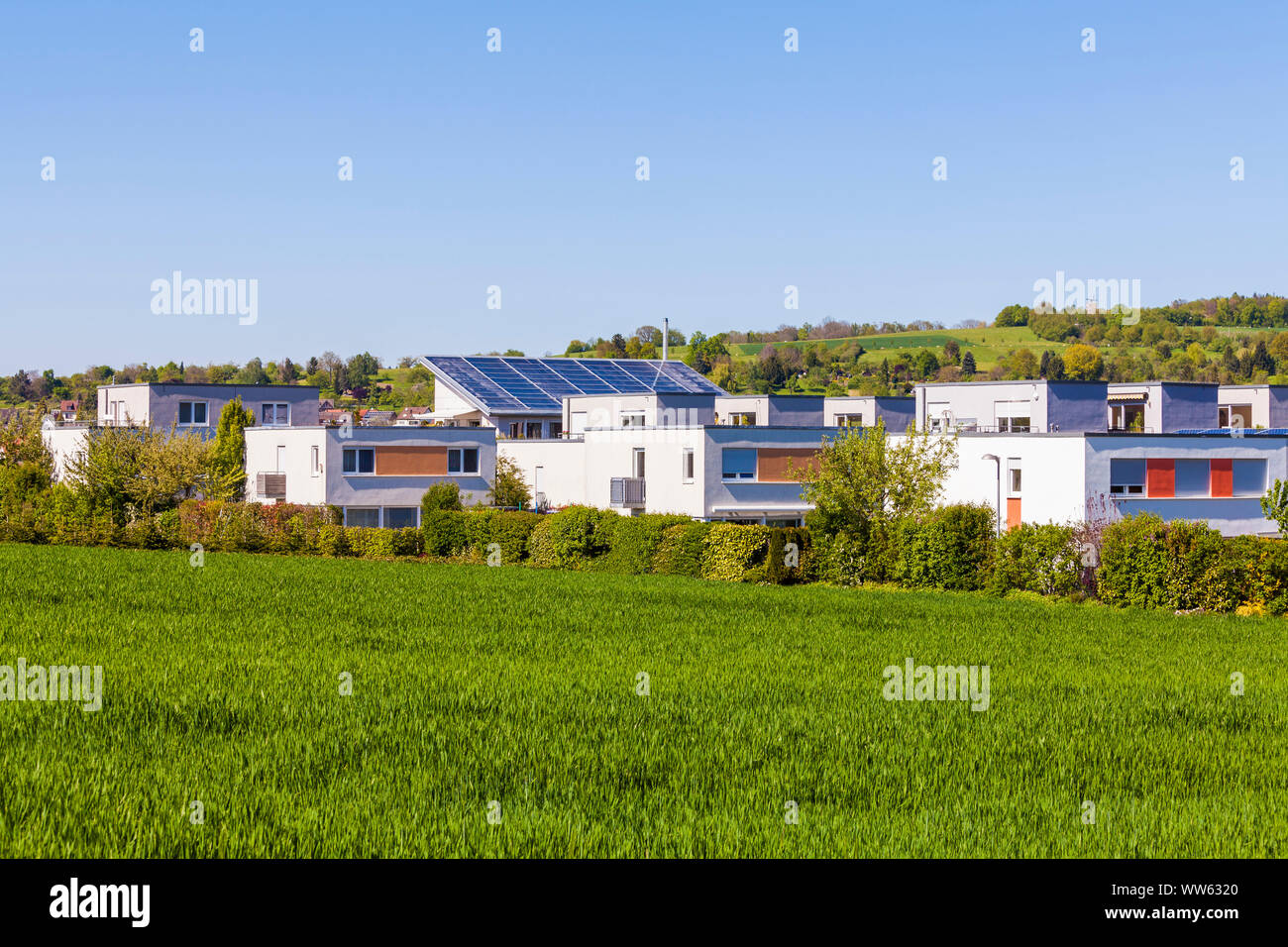 Germany, Baden-Wuerttemberg, Esslingen, residential area KastenÃ¤cker, single-family houses, row houses and semidetached houses, small solar local heat network, thermal collector installation with 185 square metres on house roof Stock Photo