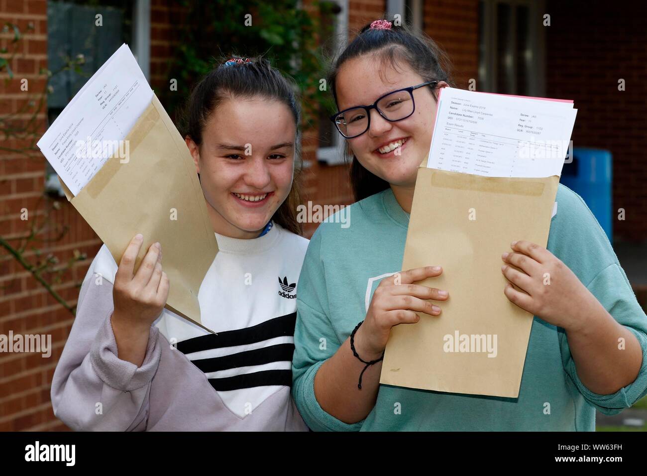Twins Freya and Lily Carpenter, who both 9 grades, at GCSE results day at Balcarras Academy, Cheltenham. 22/08/2019 Picture by Andrew Higgins - Thousa Stock Photo