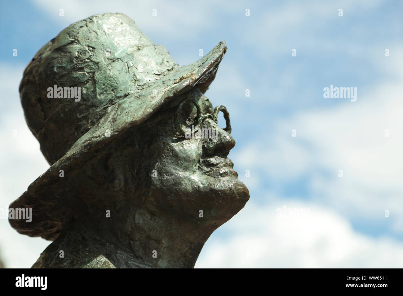 Statue of James Joyce, North Earl Street, Dublin, Ireland Stock Photo ...