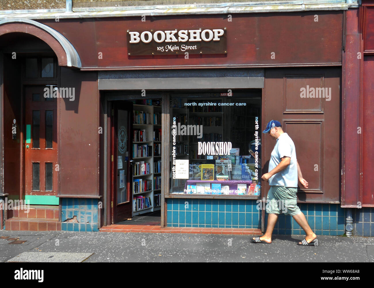 A wonderful 2nd hand bookshop on the main street in the sea side, holiday town. of Largs on the Firth of Clyde in Scotland. The shop is stacked with many, many books and proceeds from the sale of the books goes to The North Ayrshire Cancer Care. Alan Wylie/ALAMY © Stock Photo