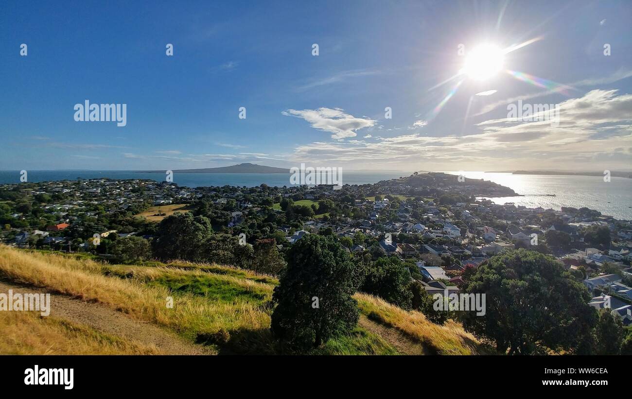 View of city and island on the horizon of Mount Victoria, New Zealand Stock Photo