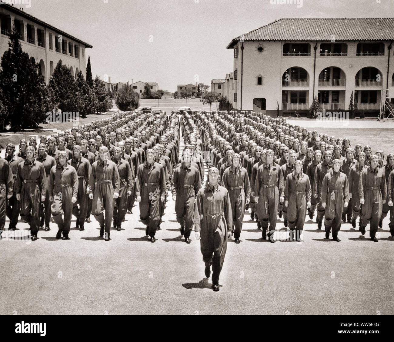 1940s ROWS OF UNITED STATES ARMY AIR CORPS FLYING CADETS IN UNIFORM PILOT FLIGHT TRAINING SCHOOL RANDOLPH FIELD TEXAS USA - a1340 HAR001 HARS MALES RISK B&W FILE PILOTS HIGH ANGLE ADVENTURE DISCOVERY DRILLING COURAGE ATTENTION WORLD WARS WORLD WAR WORLD WAR TWO WORLD WAR II AT IN OF FORMATION ROWS UNIFORMS CADETS CONCEPTUAL WORLD WAR 2 FACILITY RANDOLPH FIELD TX YOUNG ADULT MAN AIR CORPS BARRACKS BLACK AND WHITE CAUCASIAN ETHNICITY HAR001 MANPOWER OLD FASHIONED RANK RANK AND FILE Stock Photo