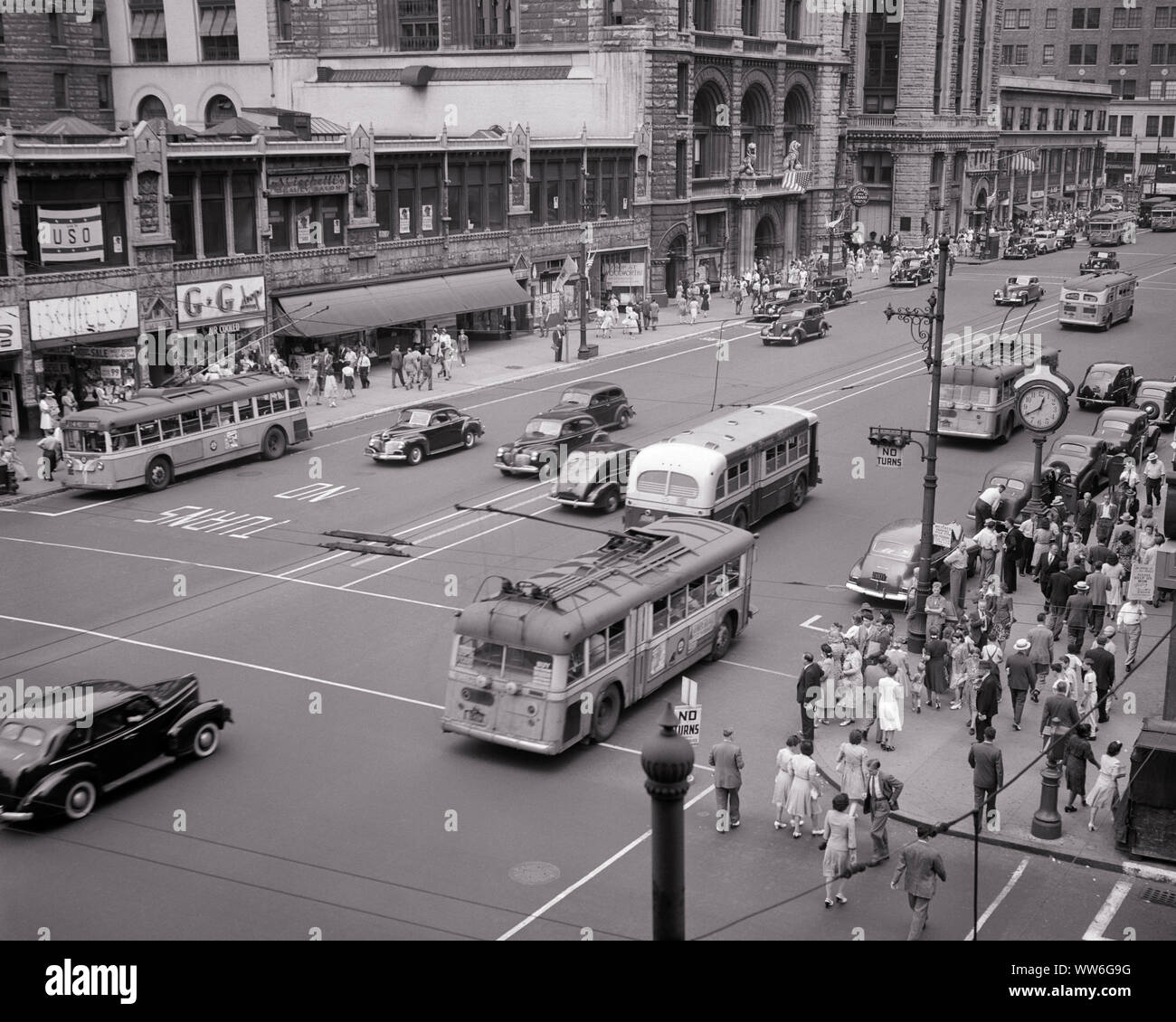 1940s BROAD STREET & MARKET INTERSECTION BUSES CARS PEDESTRIANS DOWNTOWN NEWARK NEW JERSEY USA - q42250 CPC001 HARS B&W NORTH AMERICA DOWNTOWN NORTH AMERICAN HIGH ANGLE INTERSECTION AUTOS PROGRESS BROAD NJ STORES TROLLEY NEWARK AUTOMOBILES TROLLEYS VEHICLES NEW JERSEY TRACKLESS TROLLEY BUSES COMMERCE ELECTRIC BUS STREET SCENE STREETCARS TROLLEY BUS BLACK AND WHITE BUSINESSES CITYSCAPE OLD FASHIONED PUBLIC TRANSPORTATION STREETCAR THOROUGHFARE TRAM TROLLEY CAR Stock Photo