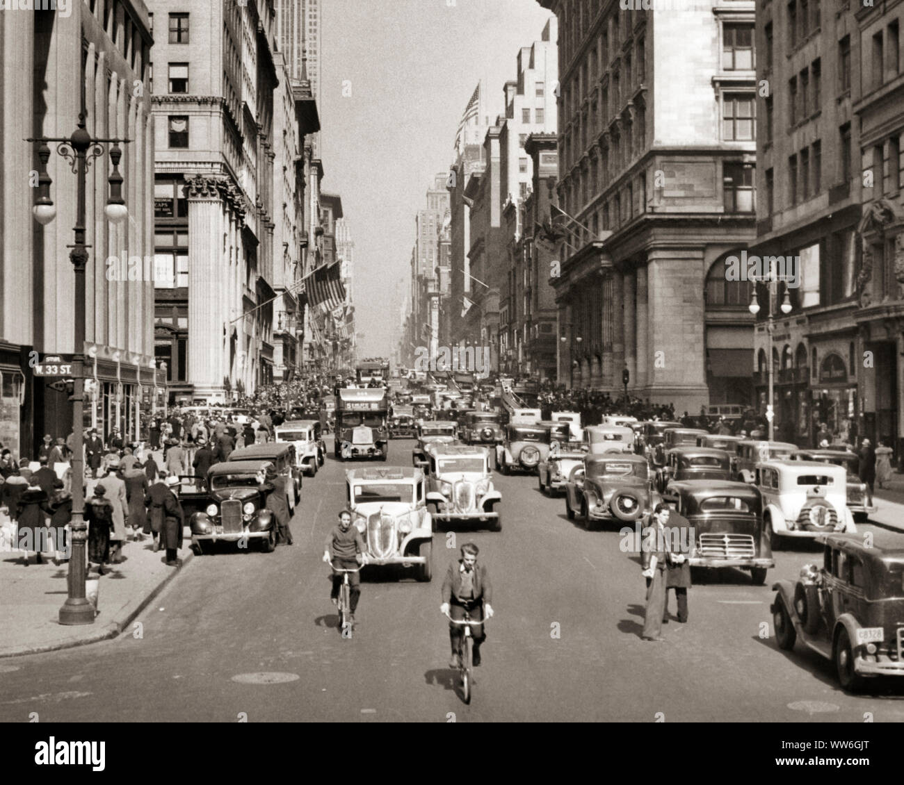 1920s 1930s TWO WAY AUTOMOBILE TRAFFIC PEDESTRIANS BICYCLE RIDERS ON FIFTH AVENUE AT 33RD STREET MANHATTAN NEW YORK CITY NY USA - q74881 CPC001 HARS OLD TIME BUSY NOSTALGIA OLD FASHION AUTO SKYLINE JUVENILE VEHICLE SAFETY COMPETITION AVENUE MANHATTAN LIFESTYLE SPEED FEMALES BIKING UNITED STATES COPY SPACE FULL-LENGTH LADIES PERSONS INSPIRATION UNITED STATES OF AMERICA AUTOMOBILE MALES TEENAGE BOY PEDESTRIANS NY CONFIDENCE BICYCLES TRANSPORTATION B&W BIKES NORTH AMERICA FREEDOM NORTH AMERICAN SUCCESS WIDE ANGLE HIGH ANGLE STRENGTH AUTOS RIDERS EXCITEMENT EXTERIOR PROGRESS DIRECTION AT ON Stock Photo