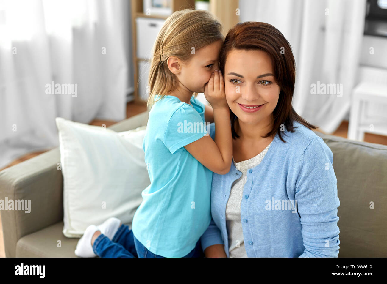 слава доронина мама напрокат. тайная дочь мужа. тайная дочь магната рождественская сказка читать. книга наследник для миллиардера. мама с дочкой шепчутся.