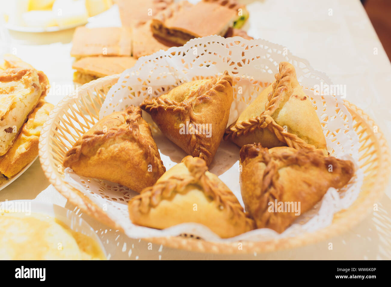 Premium Photo  Tatar pie triangle echpochmak, russian kurnik