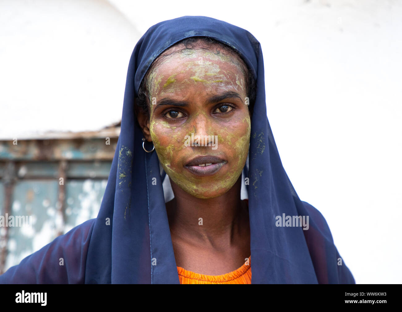 Portrait of a somali woman with qasil on her face, Sahil region, Berbera, Somaliland Stock Photo