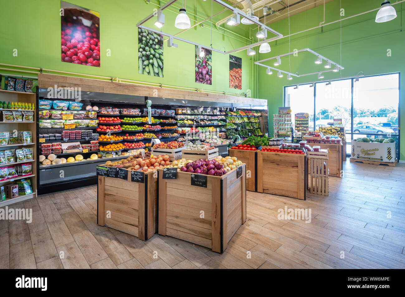 Grocery store, aisle, fresh, fruit hi-res stock photography and images -  Alamy